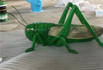 抽象蟈蟈雕塑廠家 創(chuàng)意公園擺件 戶外彩繪蟈蟈雕塑