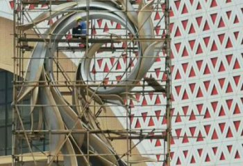 彩繪鳳鳥雕塑廠家 卡通噴漆小品 現代切面鳳鳥雕塑