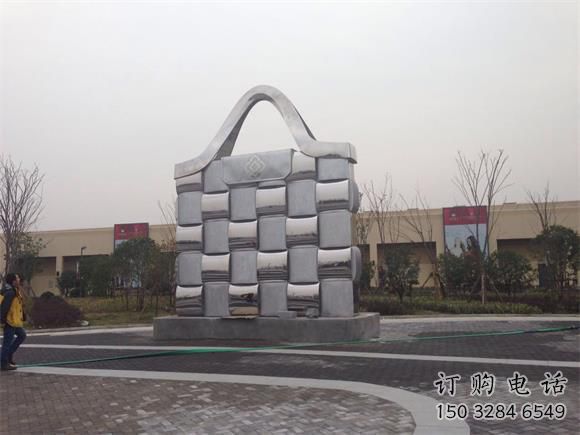 戶外提包雕塑廠家 噴漆小品 大型不銹鋼提包雕塑生產(chǎn)