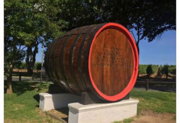 公園酒罐雕塑廠家 戶外擺件 仿古彩繪酒罐雕塑廠