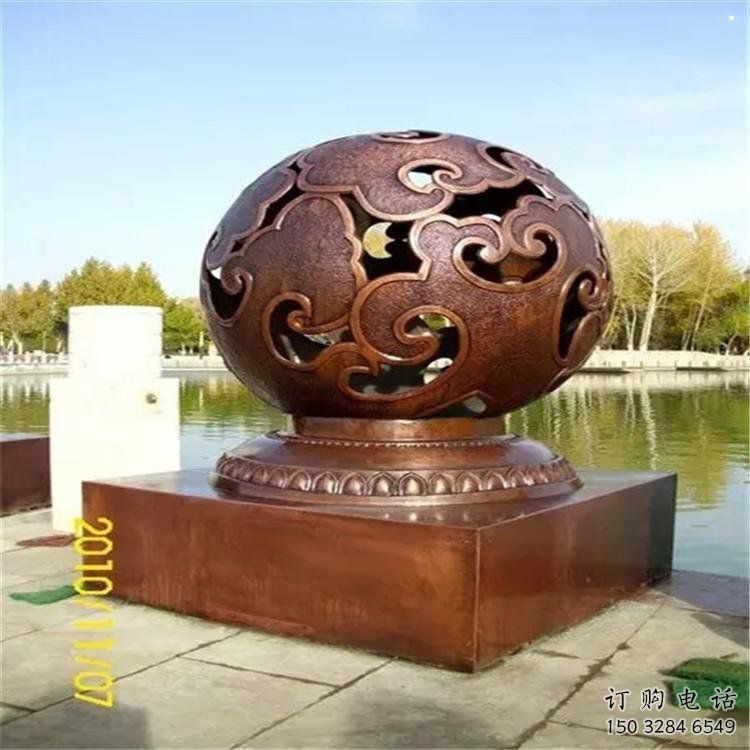 鏤空球雕塑服務(wù)商，街景小品烤漆鏤空球雕塑訂做