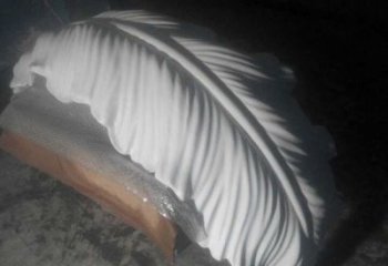 靈武羽毛雕塑供應，花園小品，酒店玻璃鋼羽毛雕塑展品