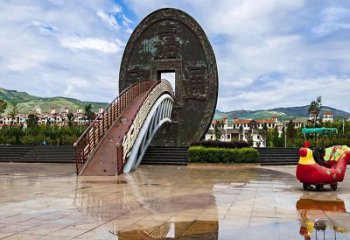 麗江步行街古幣雕塑